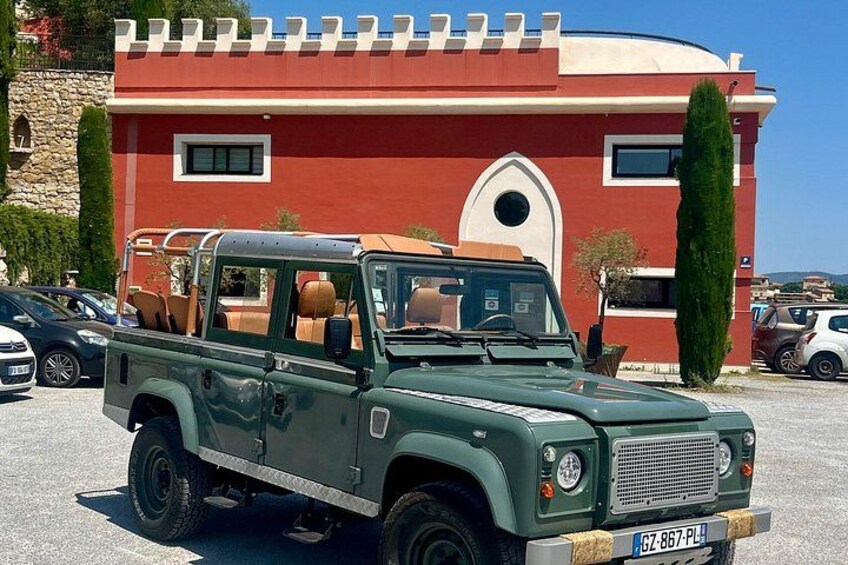 Nice Wine tasting in the hinterland in Defender 3