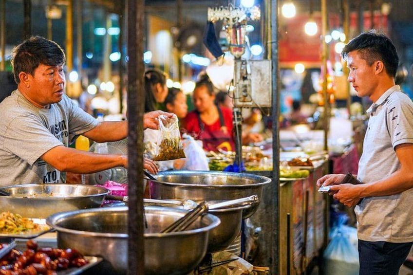 Vientiane Cuisine and Culture with Tuk Tuk Tour 3