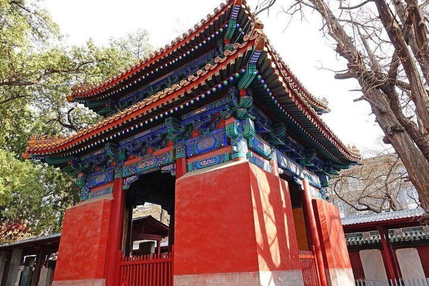 A traditional Chinese pavilion with intricate roof decorations and vibrant colors. 5