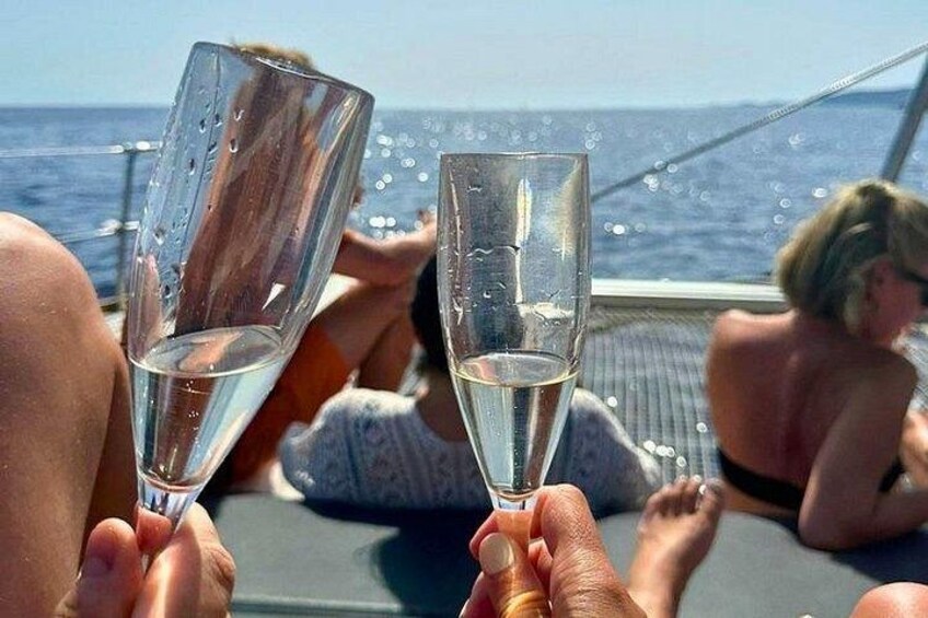 Premium Catamaran Tours, 8-flavor Feast & Drinks, Limited guests! 2