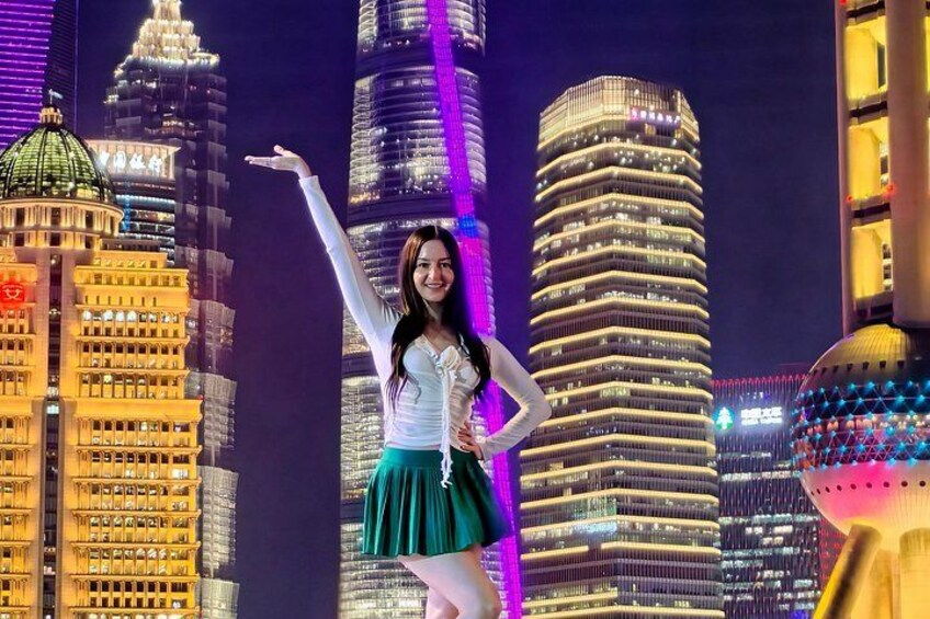 Photo Session on the Famous Shanghai Skyline 1
