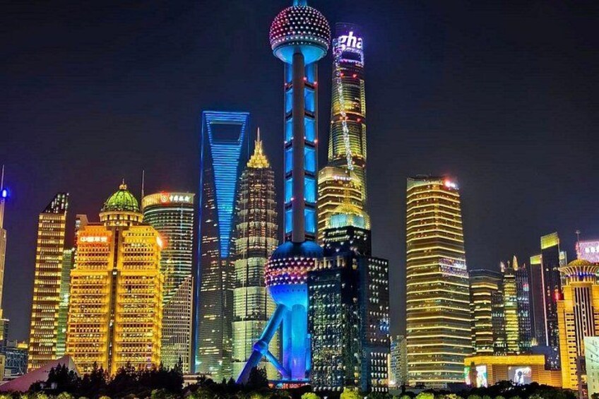 Photo Session on the Famous Shanghai Skyline 2