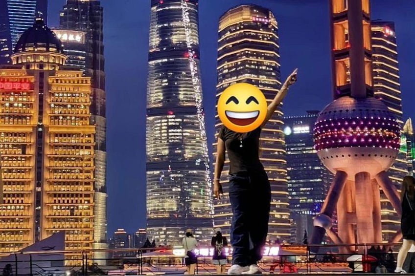Photo Session on the Famous Shanghai Skyline 3