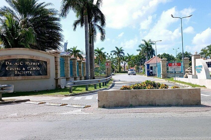 St.-Maarten Cruise PORT Exit Terminal. 2