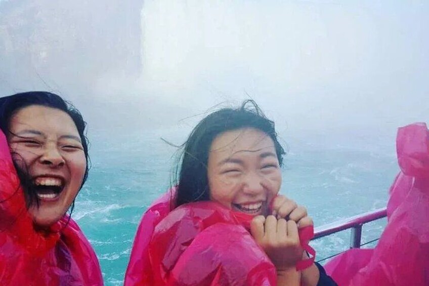 Hornblower Tour Laughing Women In Niagara Mist 2