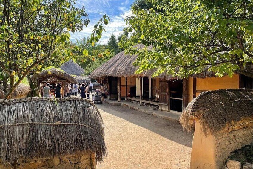 Suwon: Hwaseong Fortress/Folk Village/Starfield Library Tour 5