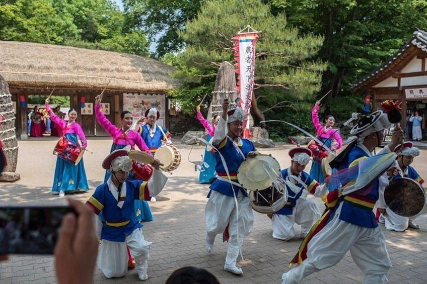 Suwon: Hwaseong Fortress/Folk Village/Starfield Library Tour 4