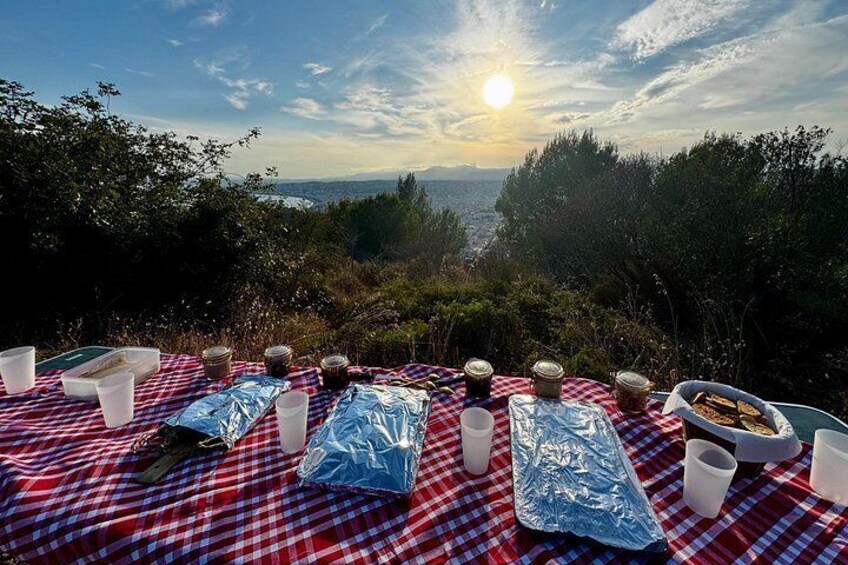 Nice: Sunset & Homemade Apéritif in a historic Land Rover ! 2