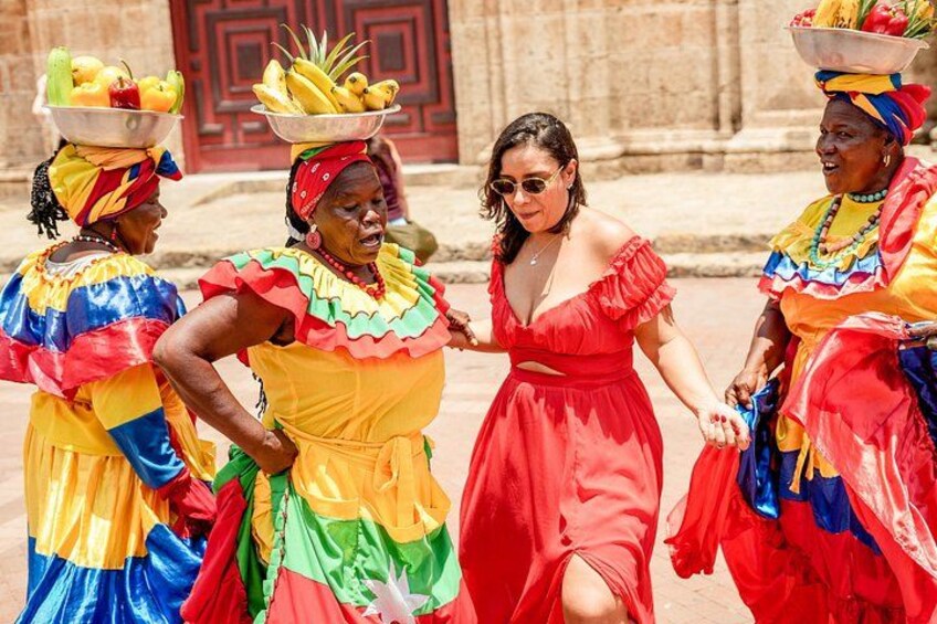 Private photo tour: The best way to explore Cartagena’s most beautiful spots while capturing unforgettable memories. Discover with an expert guide and take stunning photos. 3