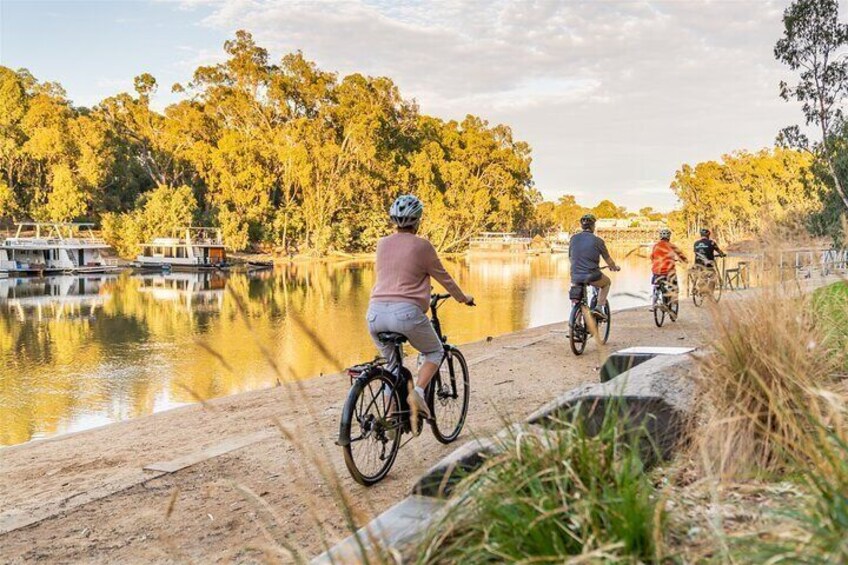 Echuca Guided E-Bike Cycling Tour