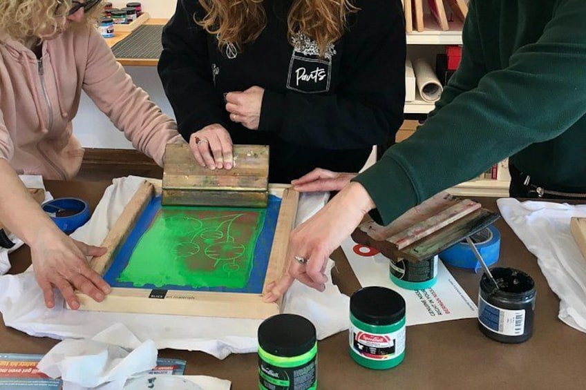 Chicago BYOT Screen Printing Workshop: Make Your Own Art Tee 3