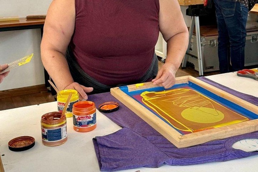 Chicago BYOT Screen Printing Workshop: Make Your Own Art Tee 4