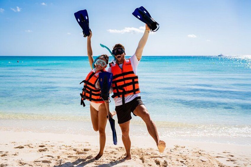 snorkeling-beach-cozumel-couple 3