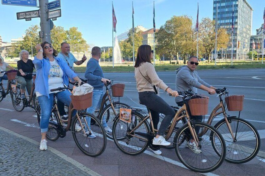 Berlin : The best bike tour with a Berlin guide and insider tips 3