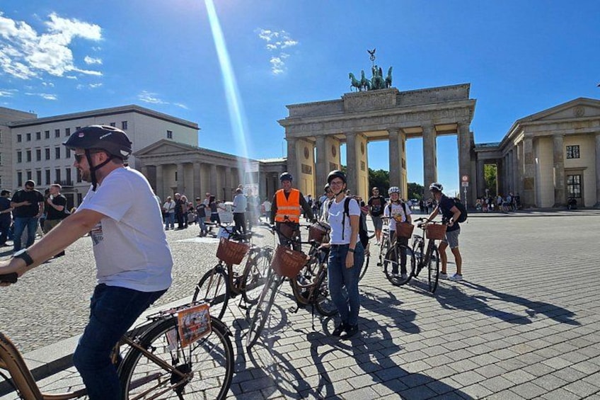 Berlin : The best bike tour with a Berlin guide and insider tips 3
