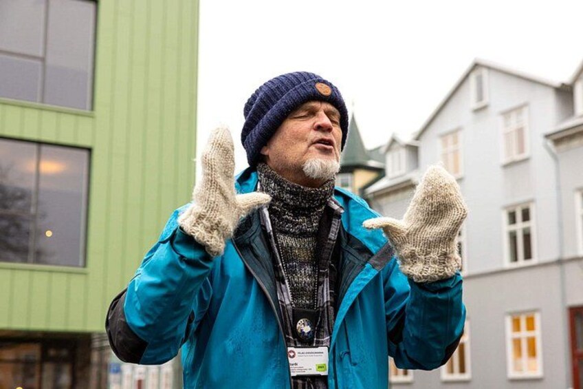 Our fun-loving Guides are sure to bring a smile to your face as you chase the tales of the legendary downtown Reykjavik cats 4