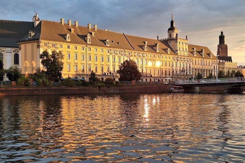 Wroclaw: Premium Catamaran Cruise at BARBARKA Riverside Bar 5