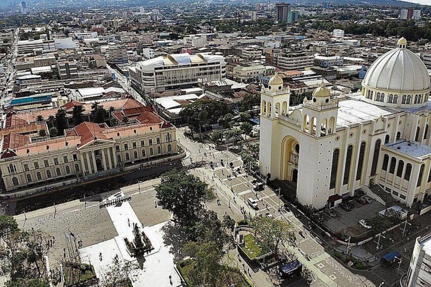 San salvador and Plaza Barrios. 1
