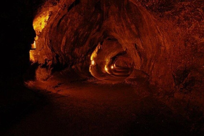Discover Hilo’s Natural Wonders:Volcano,Waterfall,Punalu’u Beach 1