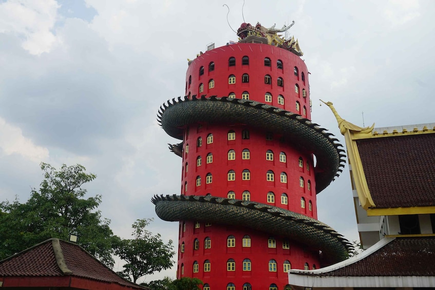 From Bangkok: Don Wai Market, Wat Samphran & Lotus Café Tour 1