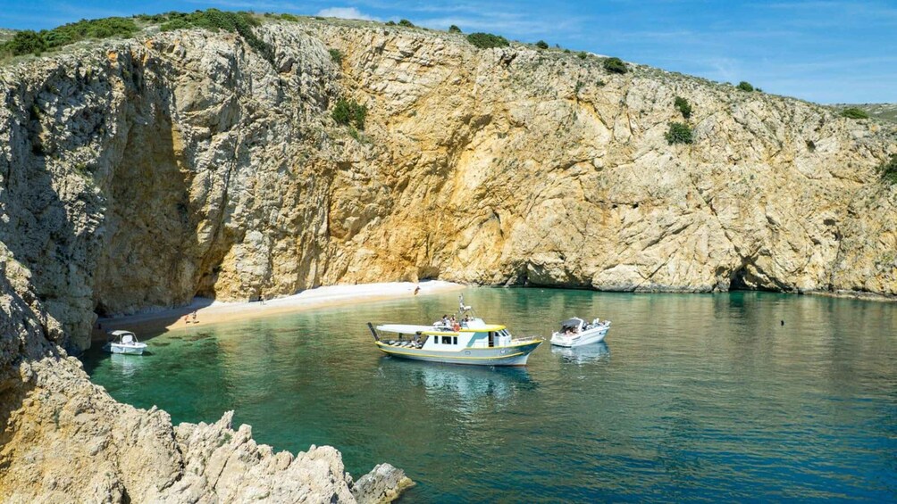 Plavnik Island Cruise with Golden Beach & explore Blue Cave 1