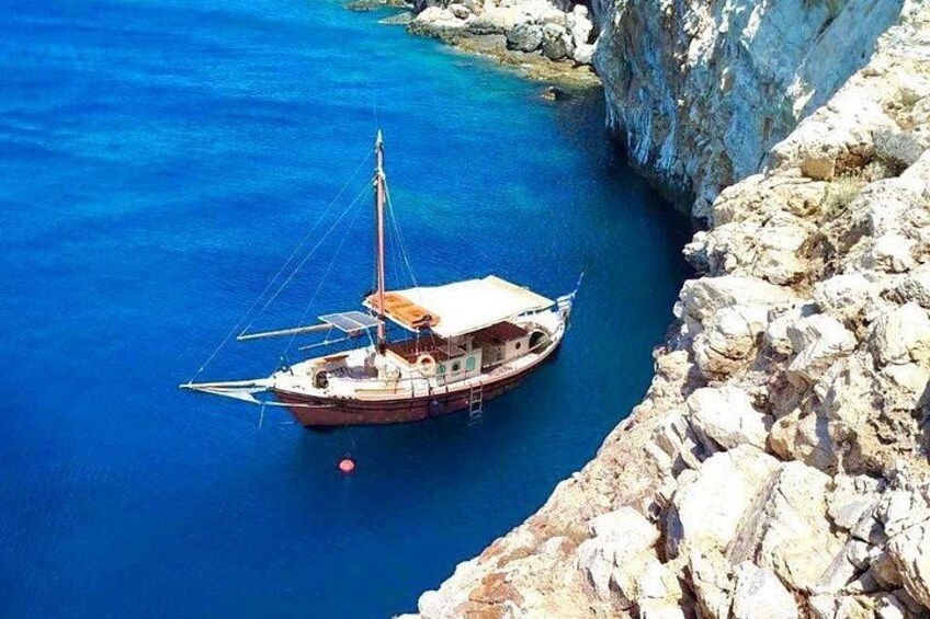 A Boat Trip to the Pirate Caves & Blue Lagoon 2