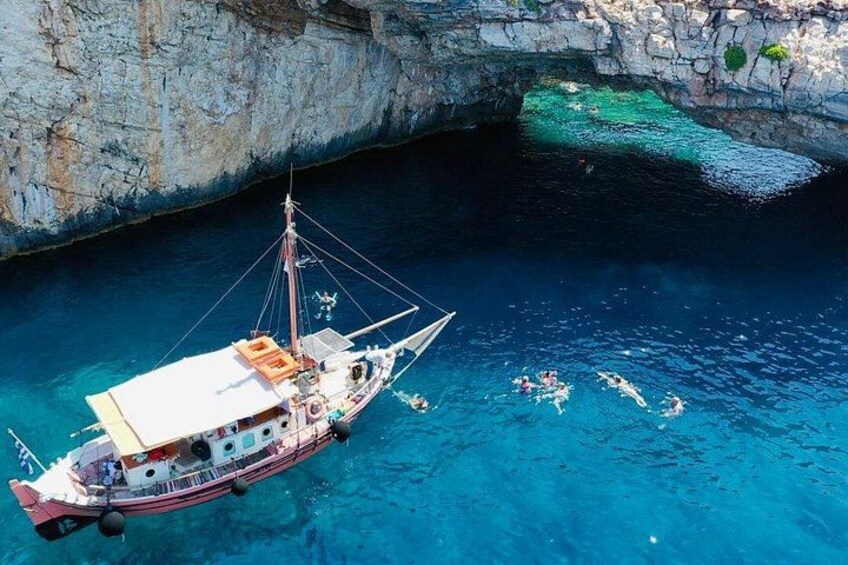 A Boat Trip to the Pirate Caves & Blue Lagoon 1