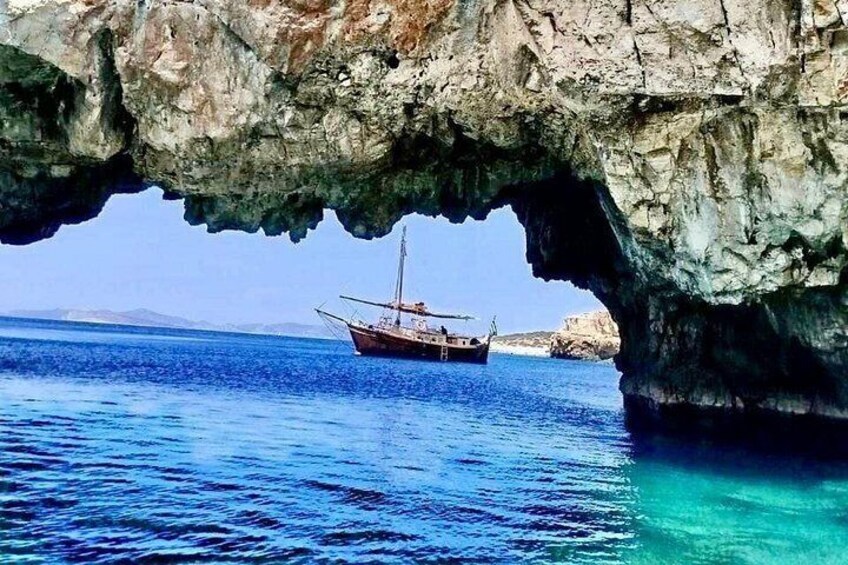 A Boat Trip to the Pirate Caves & Blue Lagoon 2