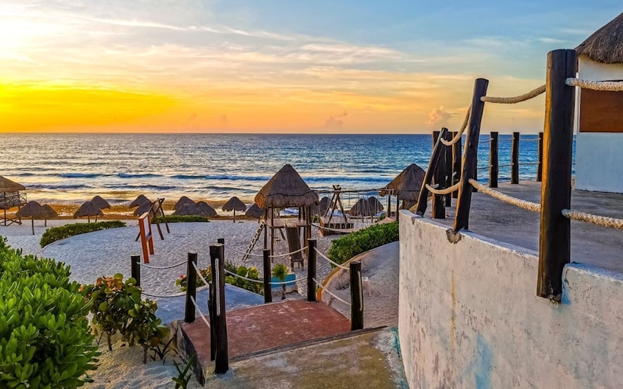 Cancun Private Airport Transfer with 1-Hour City Highlights Ride 5
