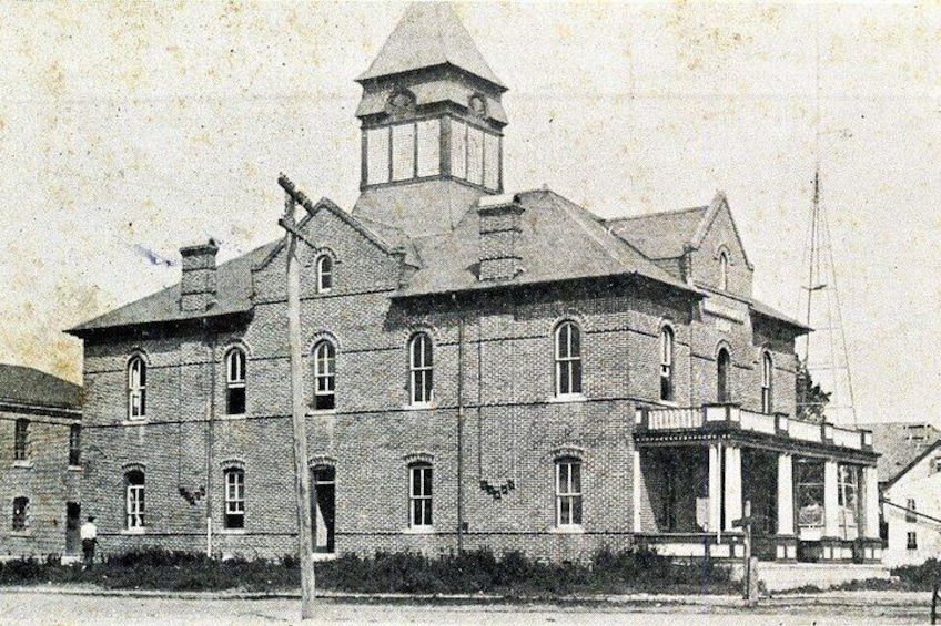 Dare County Court House
Ca. 1904 4