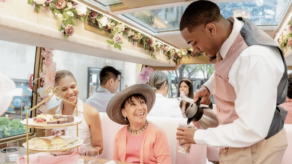 Philadelphia: Tea Around Town Bus Tour with Live Guide 1