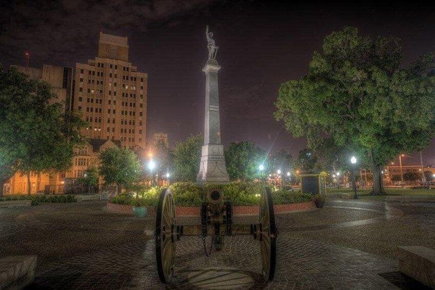 San Antonio Haunted Pub Crawl – Ghosts, Drinks & Historic Bars 3
