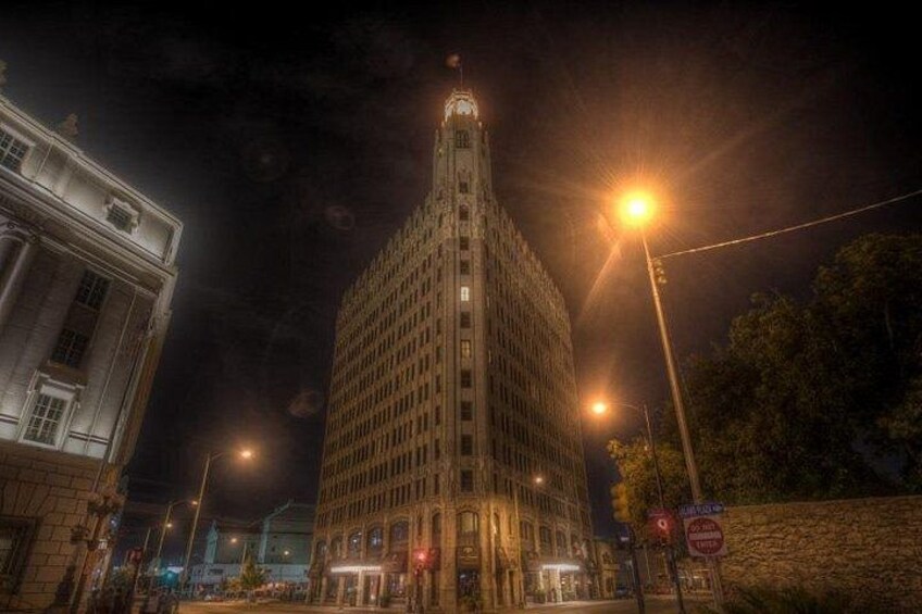 San Antonio Haunted Pub Crawl – Ghosts, Drinks & Historic Bars 4