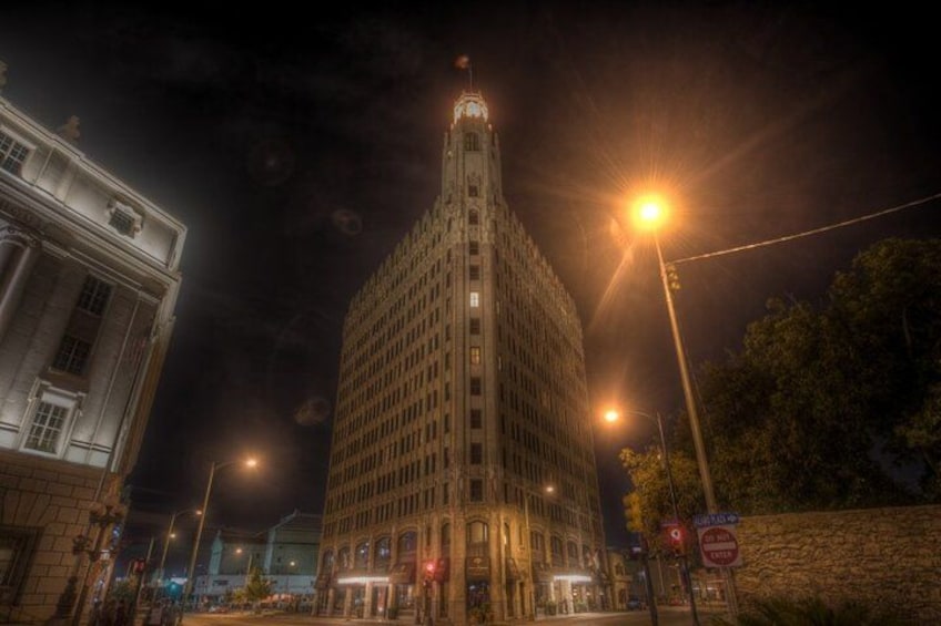 San Antonio Haunted Pub Crawl – Ghosts, Drinks & Historic Bars 5