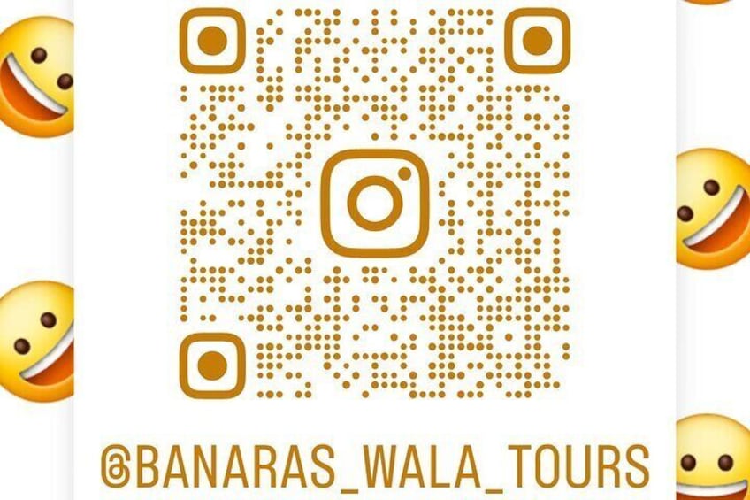 Een QR-code met een vrolijk emoji-patroon en de tekst @BANARAS_WALA_TOURS. 4