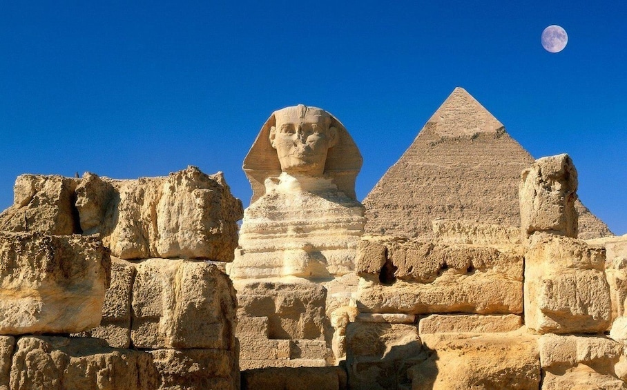 The Great Sphinx and the Pyramid of Khafra in the background. 2