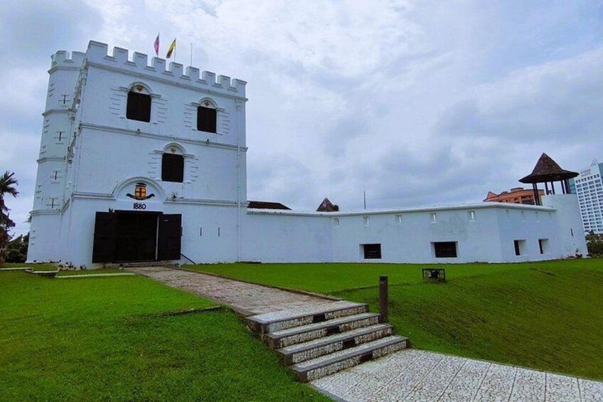 Kuching Heritage City Walking Tour with Boat Ride and Lunch 4