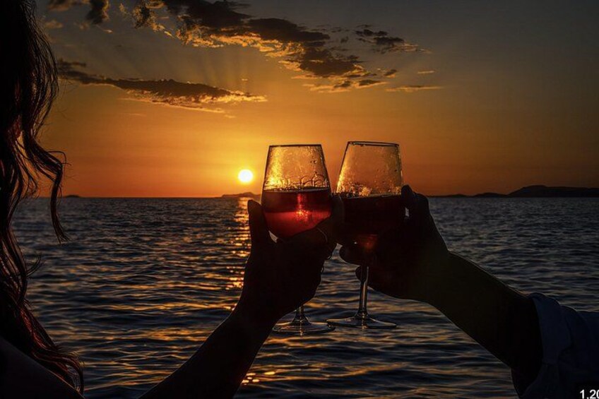 Shared Cabo Sunset Cruise with Open Bar and Scenic Views 1