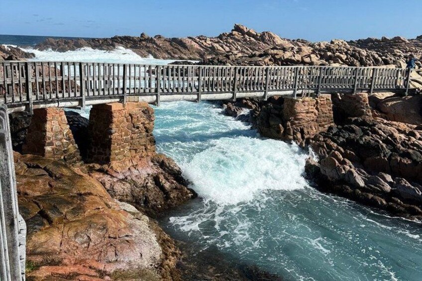 Perth to Margaret River: Wineries & Sightseeing 2-Day Tour + Stay 1