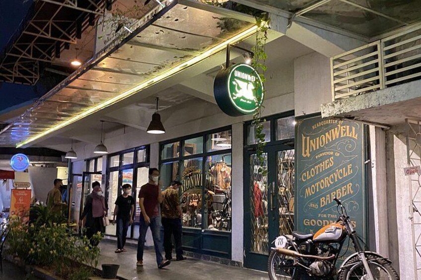 Discover the lively vibes of Blok M — Jakarta’s hub for shopping, street food, and vibrant nightlife! 4