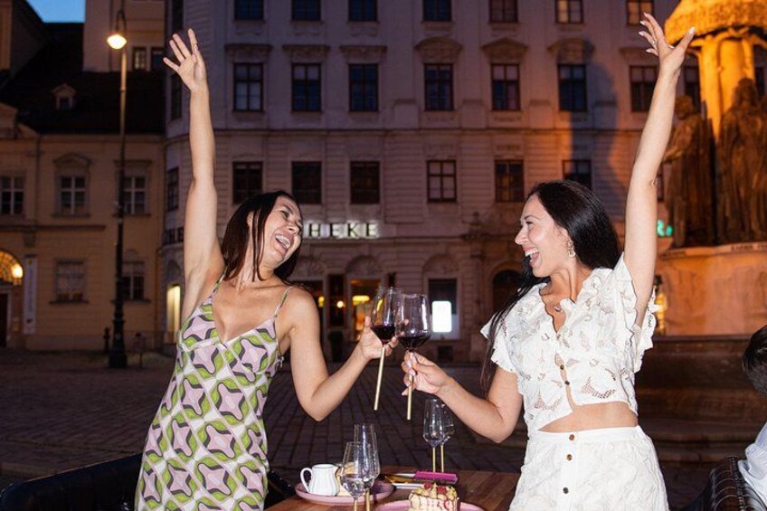 Vienna Night Tour with Candlelit Dinner in a Classic Oldtimer 2