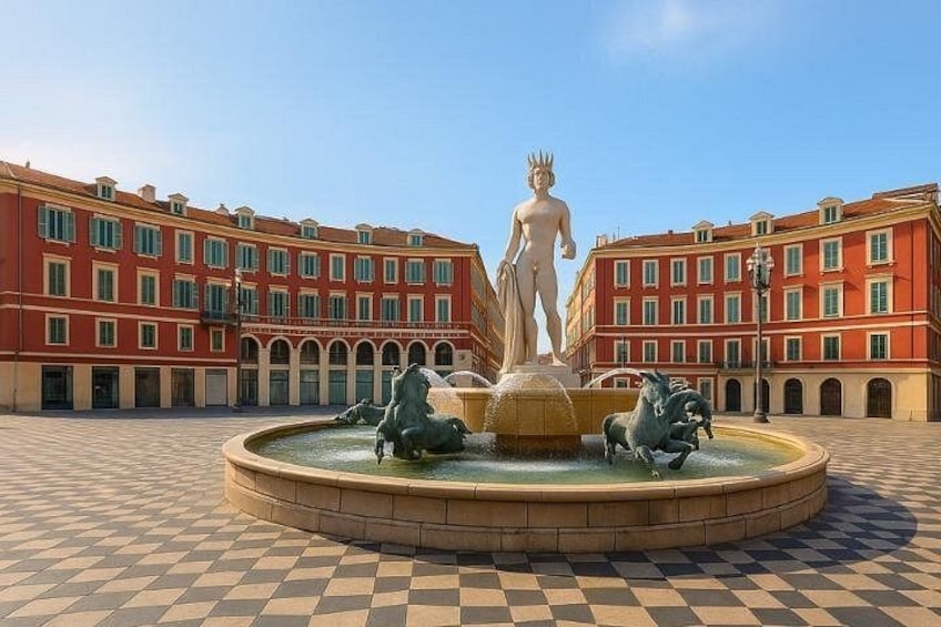 Una fuente con estatuas en un patio rodeado de edificios rojos. 4