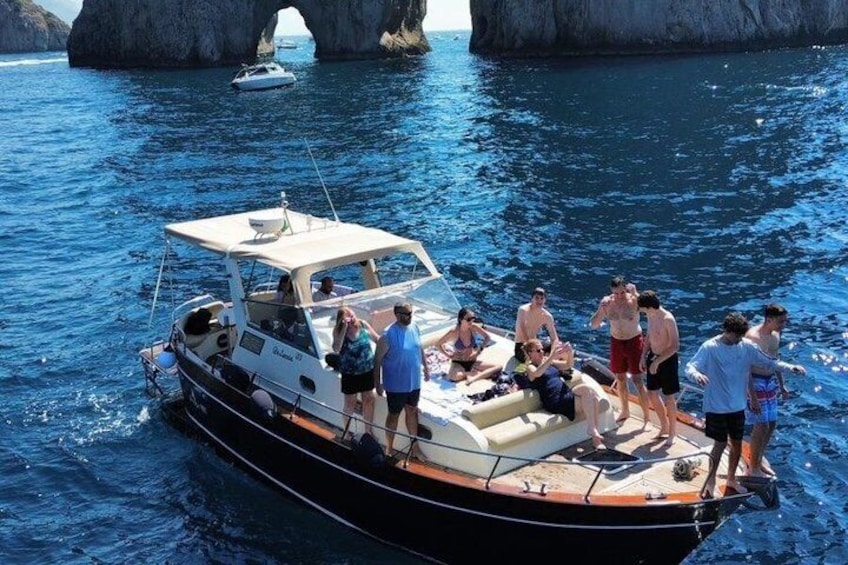 Boat tour with skipper in Amalfi coast and capri 1