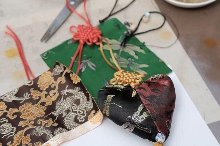 Chengdu-Create your OWN Cultural souvenir-With TEA and Snacks 5