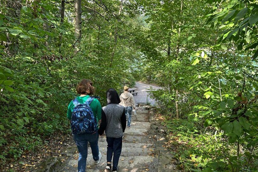 Hiking into the Niagara River Gorge 3