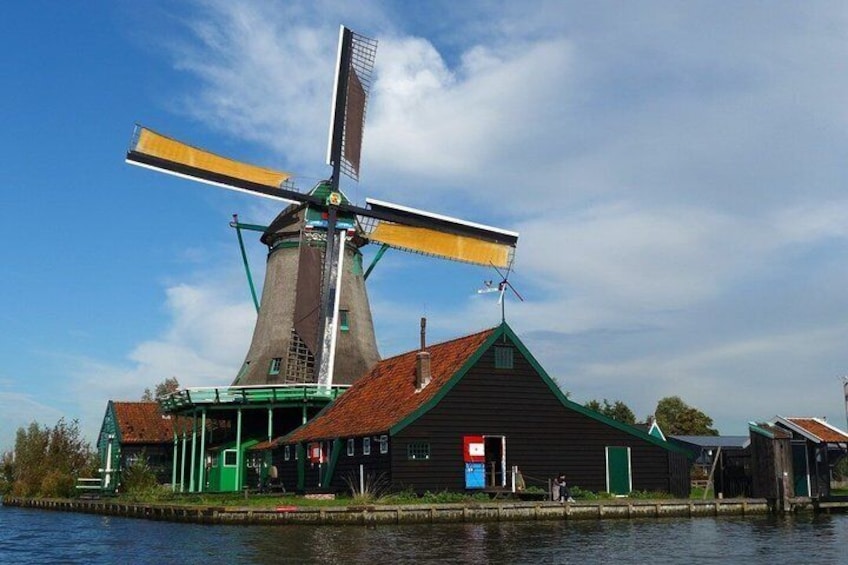 Sightseeing Tour to the Zaanse Schans windmills, cheese and clogs 2
