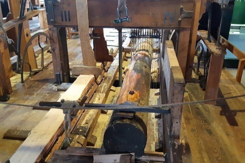 Sightseeing Tour to the Zaanse Schans windmills, cheese and clogs 1