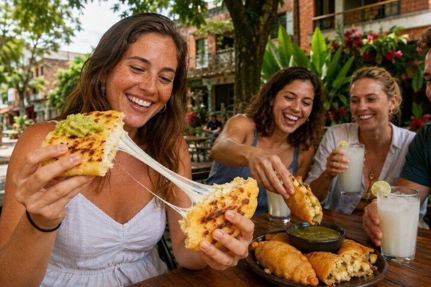 Vegetarian Street Food and Culture Tour in Laureles 2