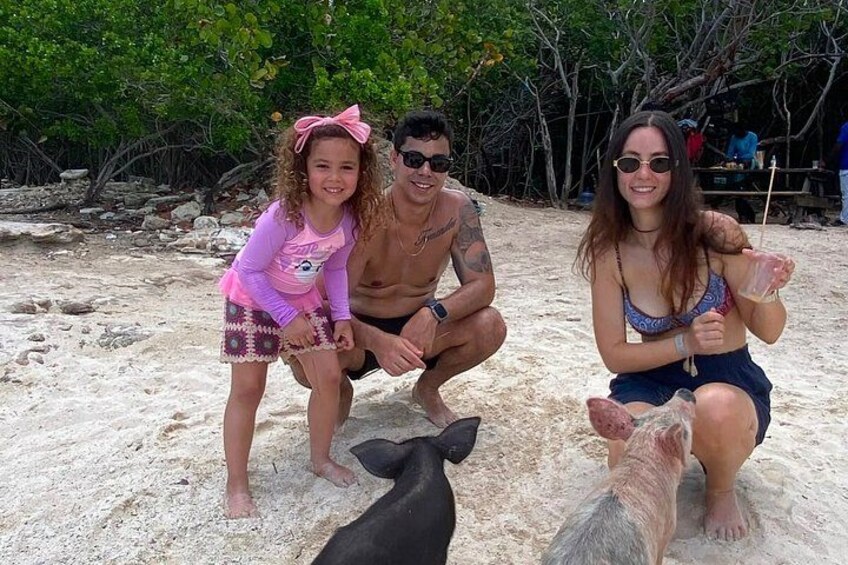 Nassau 3 Island Private Boat Tour Pigs, Turtles & Snorkeling 4