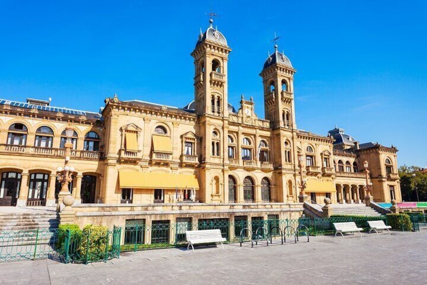 A large, ornate building with two prominent towers and a central dome. 4